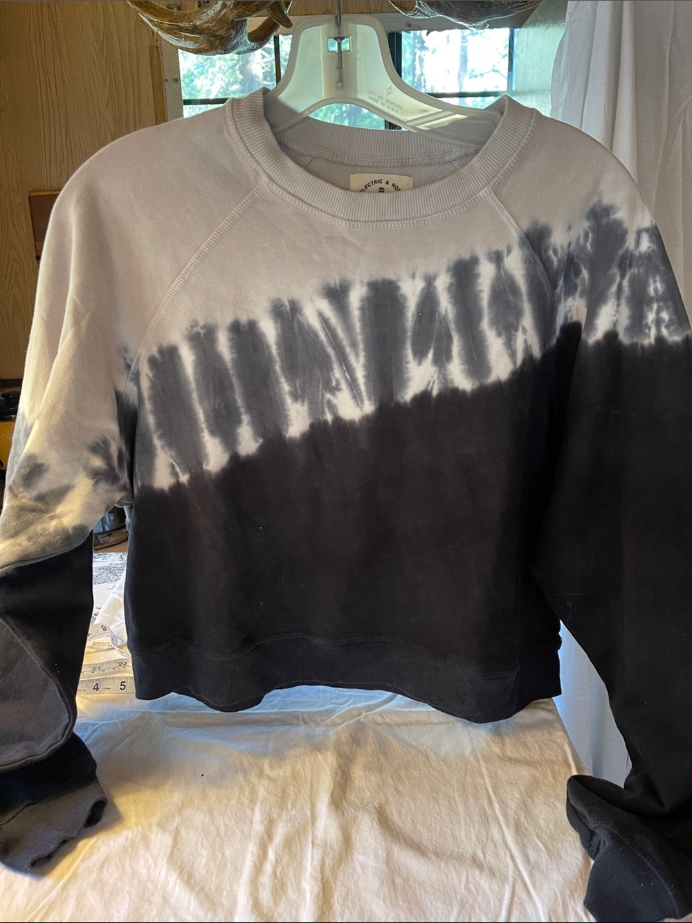 Electric Rose thin boxy crop sweatshirt